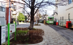 ikenohata-childrens-park-ueno-toden-streetcar